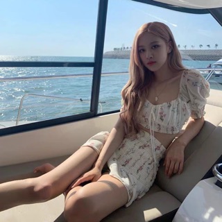 Rose style: Set Croptop+Chân váy nền hoa Ulzzang