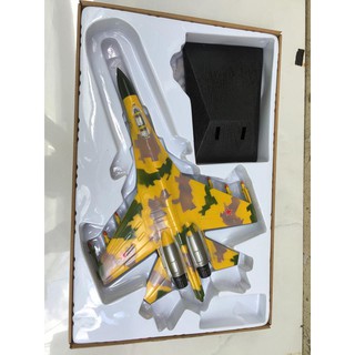 Mô hình Máy báy SU-35 1:72