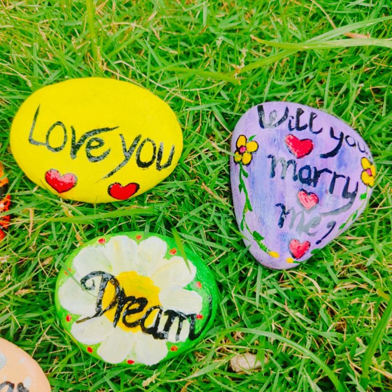 Đá cuội vẽ tay