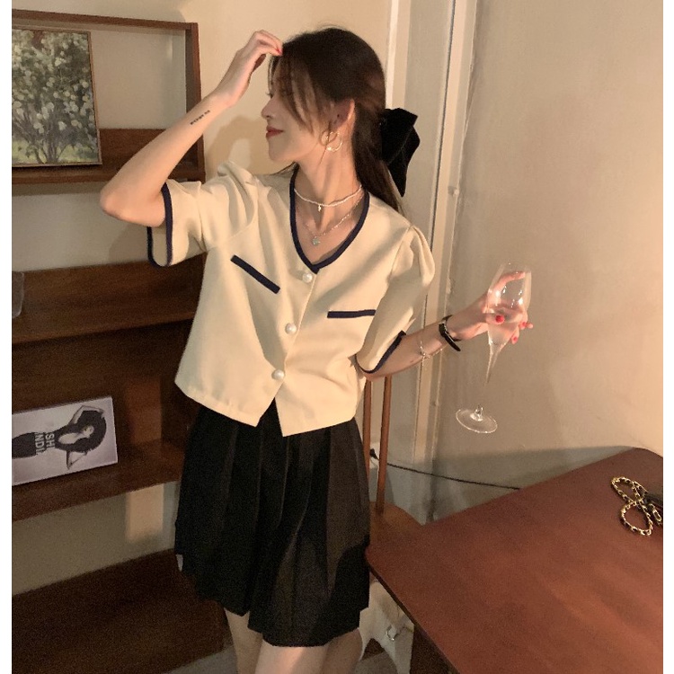 Croptop kem viền đen | 11 HIN