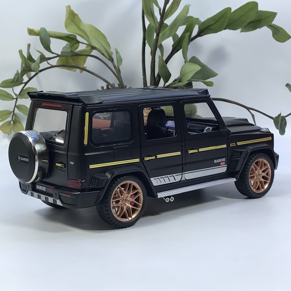 Mô hình xe ô tô Mercedes G700 Brabus tỷ lệ 1:18