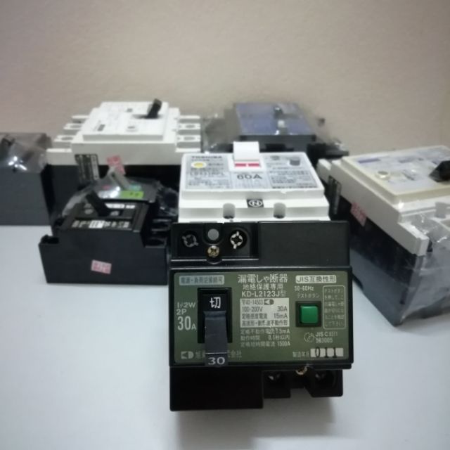 Aptomat chống giật 30A dòng rò 15mA loại 7x7cm