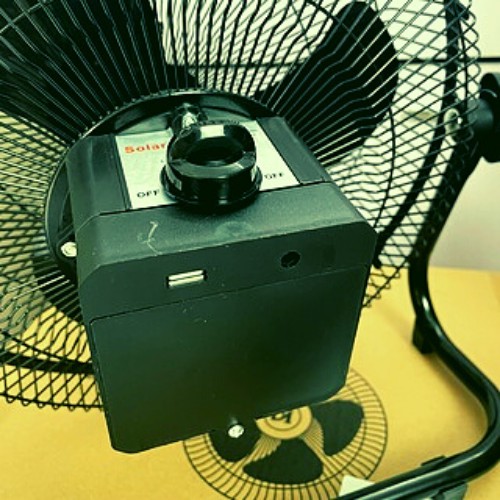 Quạt tích điện năng lượng mặt trời để bàn chân quỳ chính hãng solar fan JD JINDIAN JD-118LL