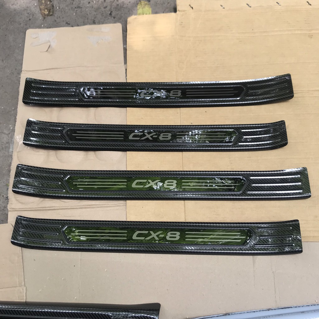 Bộ 8 Nẹp Bước chân Trong + Ngoài Vân carbon Cho Mazda Cx8 Form 2019 -2021