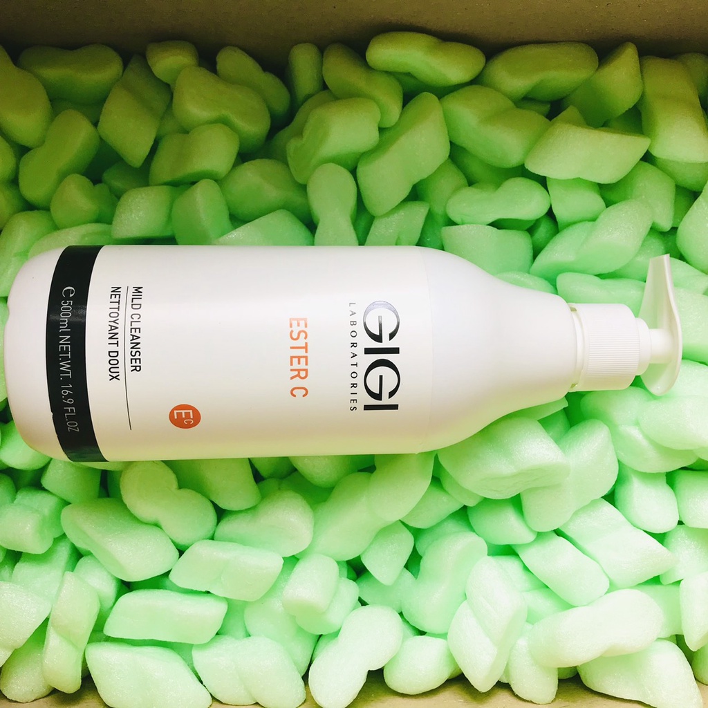 GiGi Ester C Mild Cleanser - sữa rửa mặt làm sạch và trắng da.