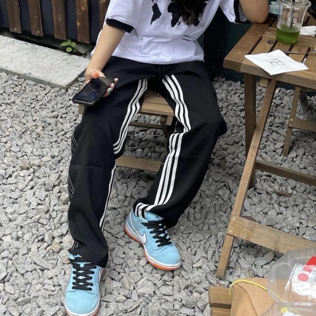 Quần Thể Thao Ống Rộng Họa Tiết Kẻ Sọc Hai Bên Đơn Giản Dành Cho Nam Và Nữ