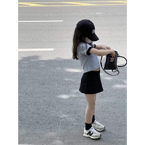 Sét áo polo chữ v cổ bẻ kẻm chân váy xẻ cách điệu cotton loại 1 cho bé gái từ 10-20kg💋