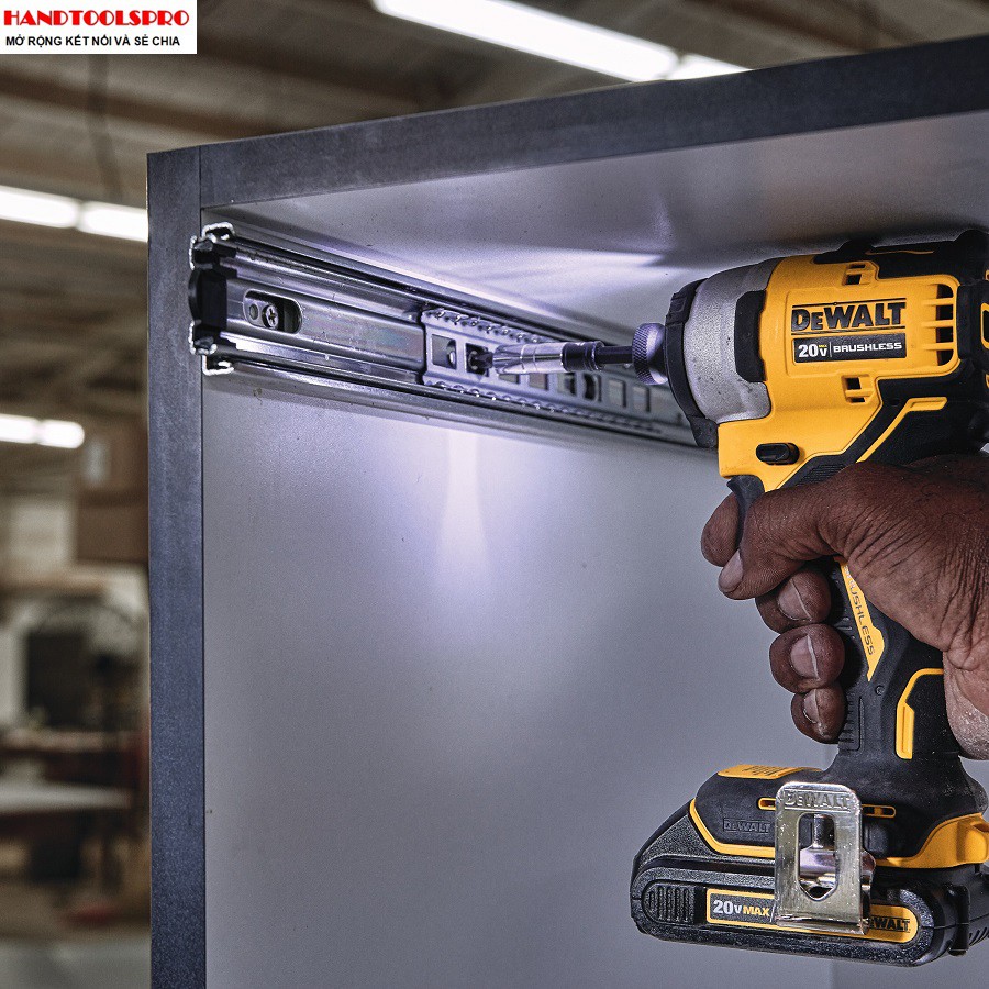 Máy vặn vít dùng pin DeWALT 20V DCF809P2 (SET 5Ah) không chổi than