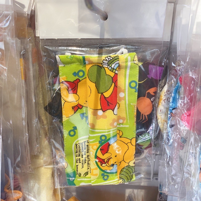 Khẩu trang vải kiểu y tế gấu Pooh | BigBuy360 - bigbuy360.vn