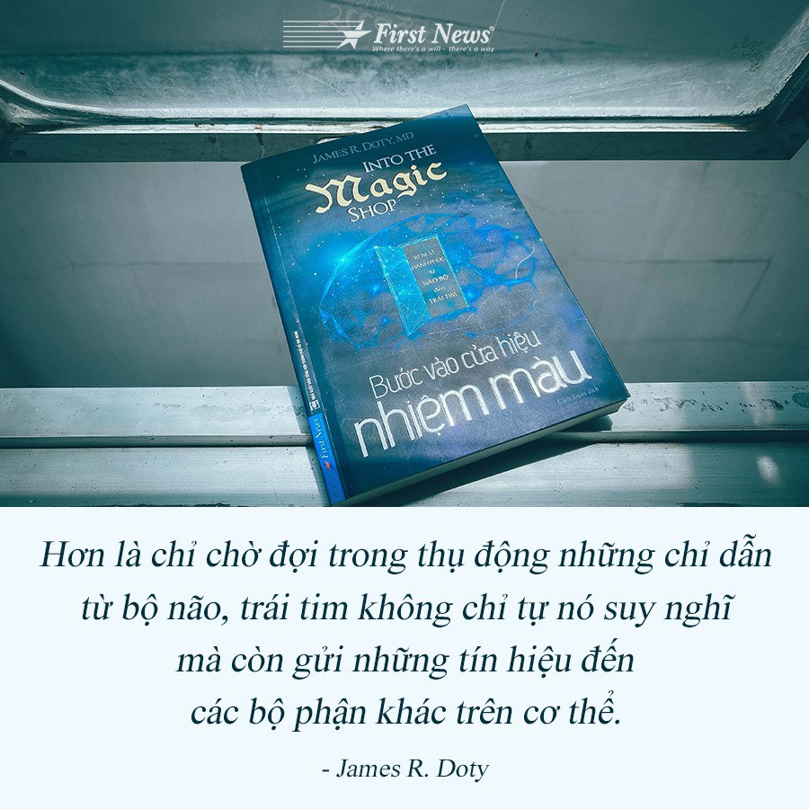 Sách - Bước Vào Cửa Hiệu Nhiệm Màu - FirstNews Tặng Kèm Bookmark