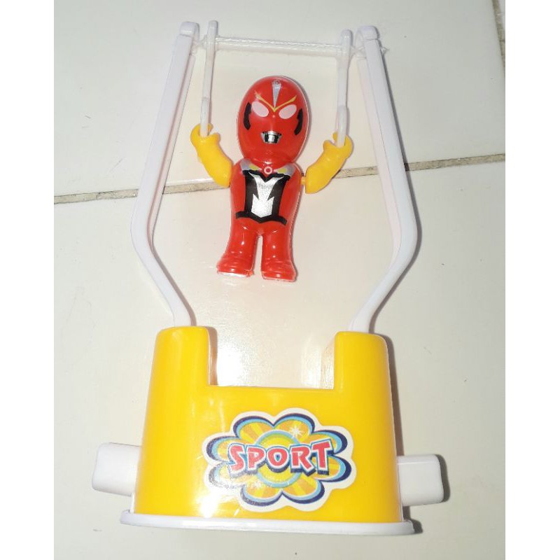 Một chiếc trò chơi xà đơn của siêu Anh hùng bằng nhựa