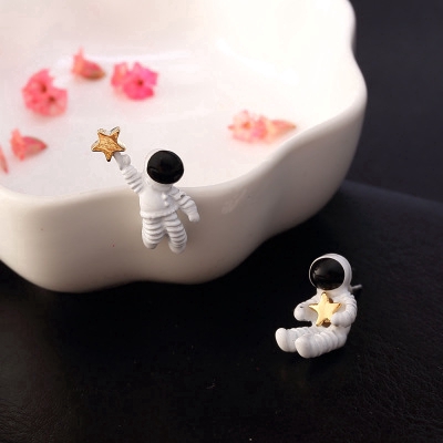 Asymmetric pentagram contracted earrings fashion earrings space astronauts small stud earrings
