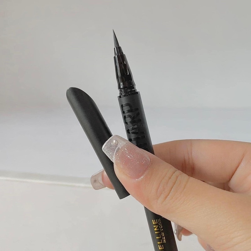 Bút Kẻ Mắt Nước Siêu Sắc Mảnh, Không Lem Trôi Maybelline New York Hyper Sharp Liner Extreme 0.4g