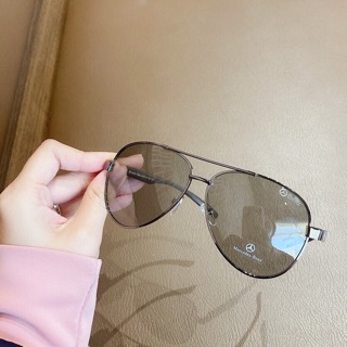 Kính đổi màu Mec phom ôm