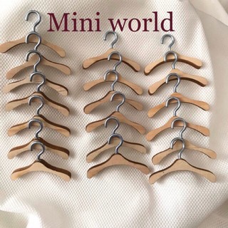 Móc gỗ treo quần áo cho búp bê Barbie , búp bê Ken , móc gỗ mini.