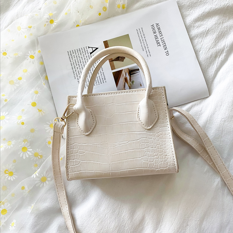 Túi xách đeo chéo thiết kế đơn giản xinh xắn cho nữ