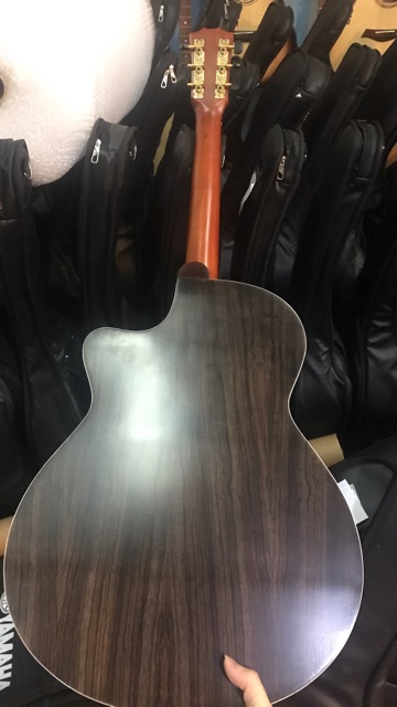 Đàn Guitar giá rẻ. guitar Acoustic mã ET3 950k (kèm theo phụ kiện lục chỉnh cần + Pick gảy + móc chìa khoá của isaac