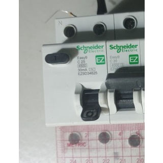 Attomat bảo vệ quá tải, ngắn mạch và dòng rò RCBO Schneider