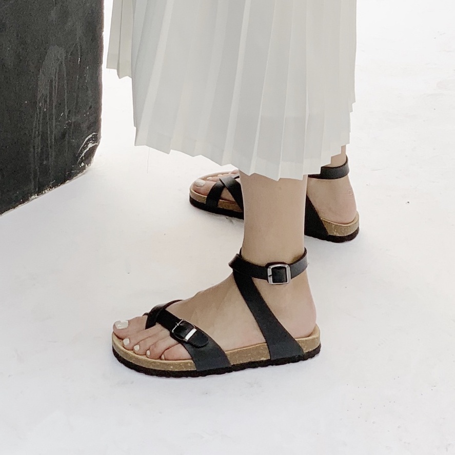 - GIÀY XOẮN CỔ CAO DA PU MÀU ĐEN UNISEX