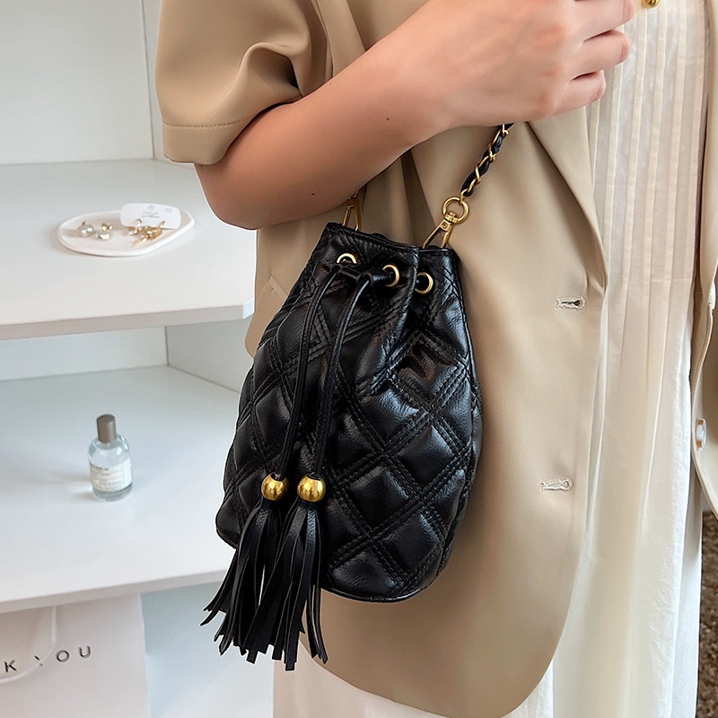 Túi Đeo Chéo Vai Thêu Họa Tiết Độc Đáo Thời Trang Mùa Hè 2022