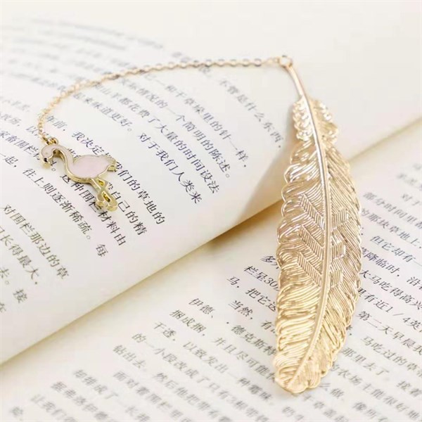 Bookmark Kim Loại Đánh Dấu Sách Hình Lông Vũ Dây Treo - Hồng Hạc