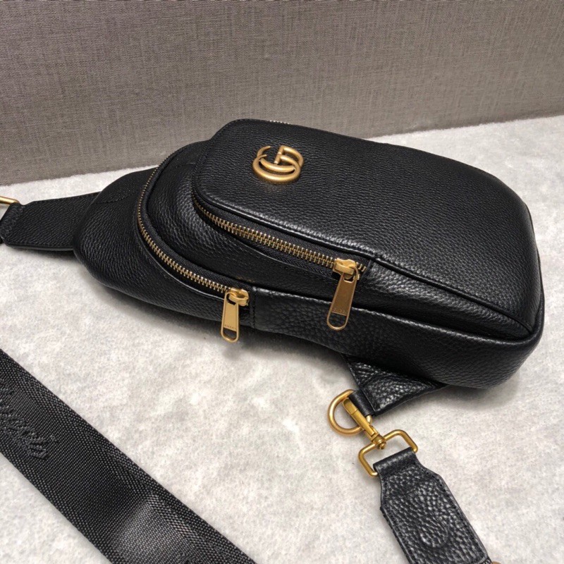 túi đeo ngực logo chữ G đôi lồng nhau kim loại mạ vàng da mềm dây đeo bằng vải gucci GC gG