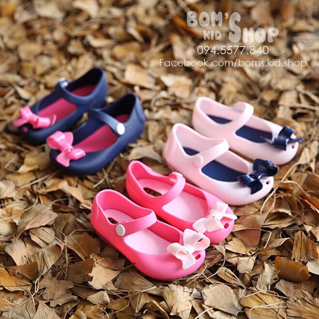 Giầy nhựa dẻo thơm cho bé, 4 mẫu (hàng sẵn)