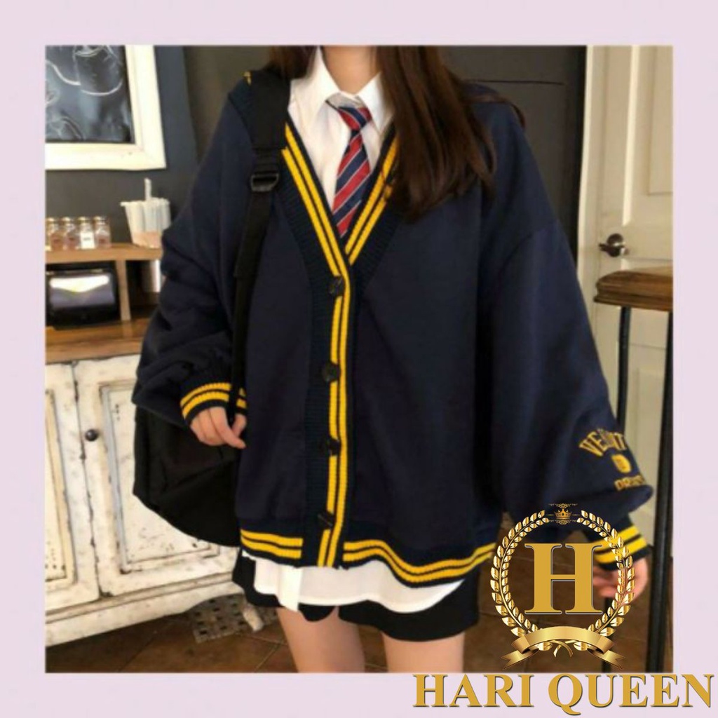 Áo khoác cardigan thêu chữ tay phối viền vàng HARIQUEEN