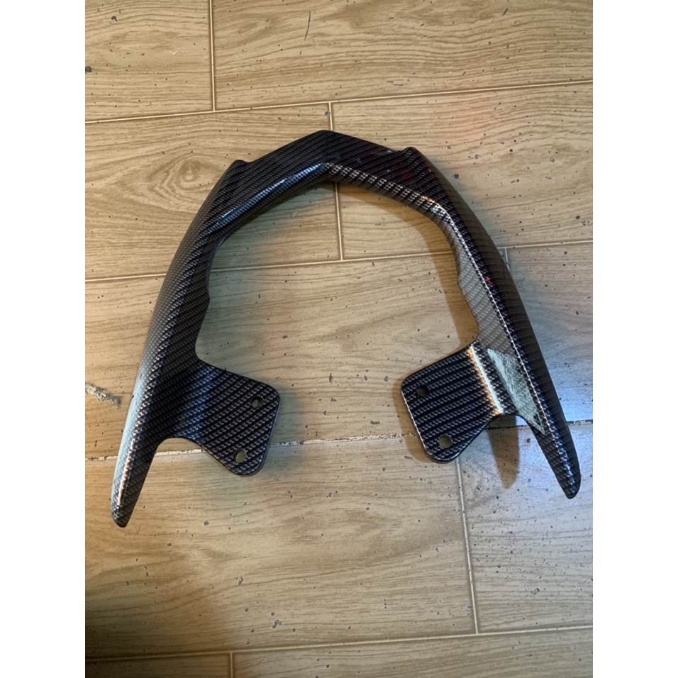 Cảng sau xe exciter 150 kiểu V1 màu cacbon