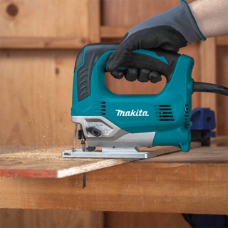 Máy cưa Makita JV0600K