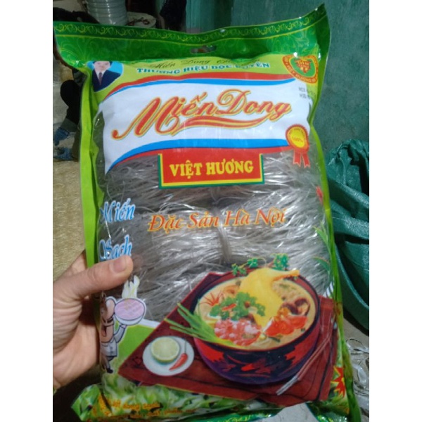 Miến dong Hà Nội, bịch 500g gồm 4 bó, thơm và ngon, sợi miến dẻo và mềm, khi nấu không dính và nát dùng để nấu miến gà