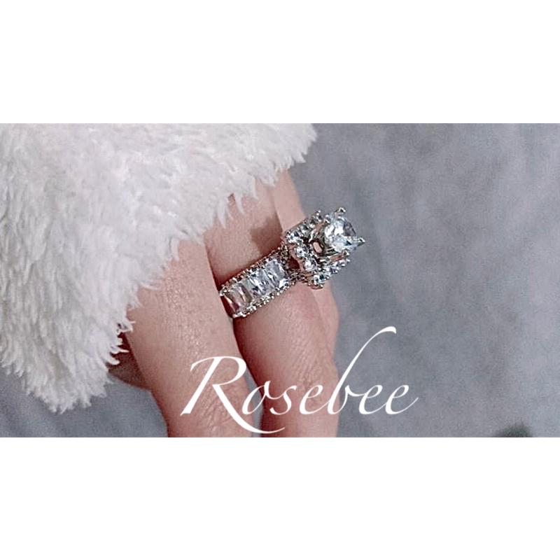 Nhẫn xoàn vuông hột cao đính đá Baguette