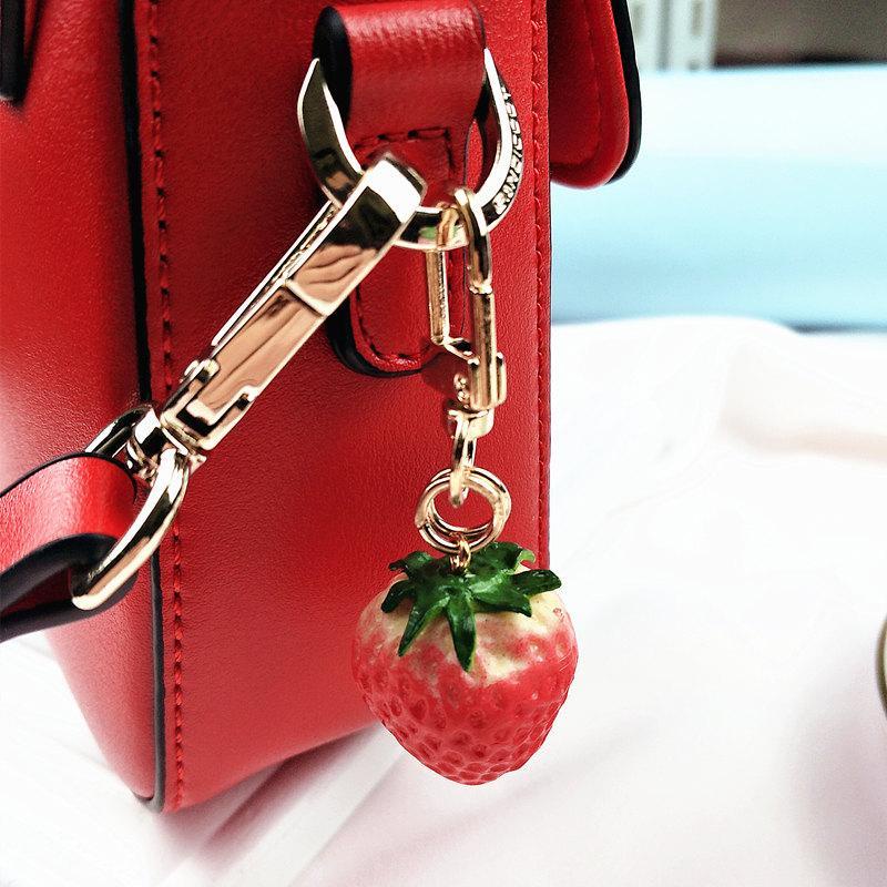 Móc Khóa Mềm Mại Hình Quả Dâu Tây Kiểm Soát Lượng Nhẹ Sáng Tạo Dễ Thương