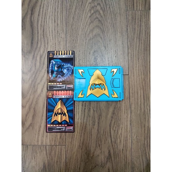 Đồ chơi tuổi thơ hộp đựng bài kamen rider ryuki, chính hãng advent deck kamen rider abyss (hàng 2nd đã qua sử dụng)