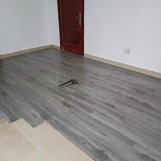 Sàn nhựa giả gỗ tự dán