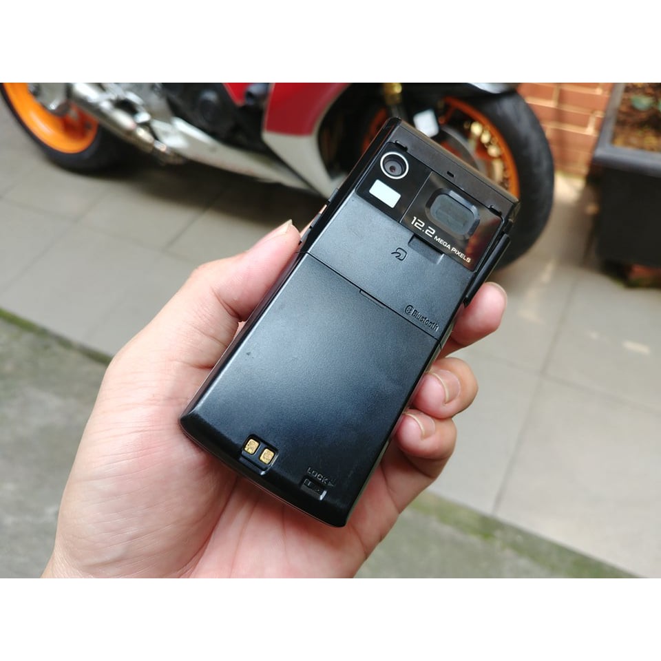 Điện thoại Fujitsu F-01B màu đen