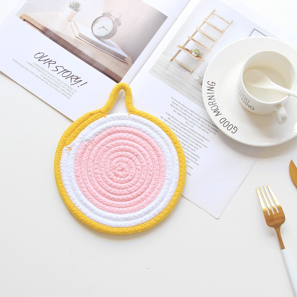 Tấm lót ấm trà, đế lót nồi, đĩa có móc treo 18cm 3 màu hồng + trắng + vàng - Hatimoon - miếng lót HTL13104