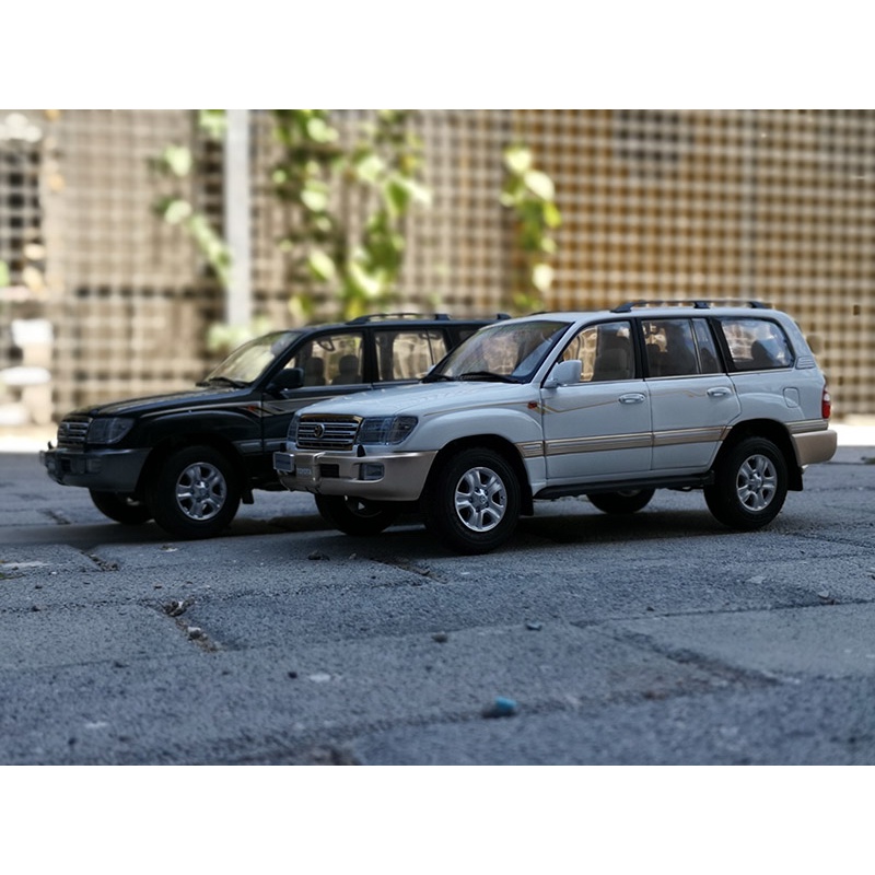 Mô hình xe Toyota Land Cruiser LC100 1:18 FAW