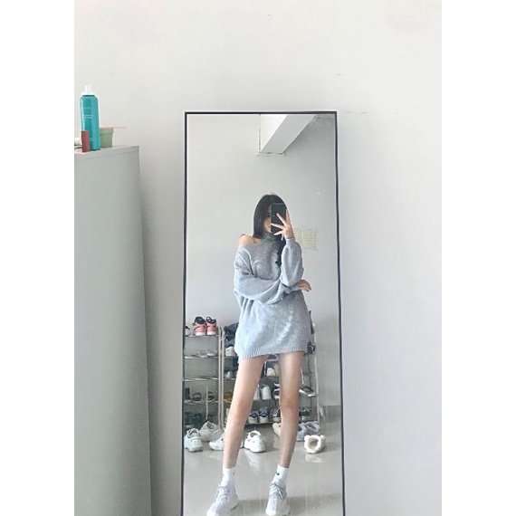 Áo len dáng dài hở bên vai phong cách cá tính