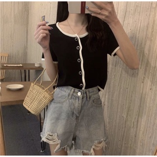 Áo len cộc tay croptop phối viền cài khuy kiểu dáng đơn giản freesize