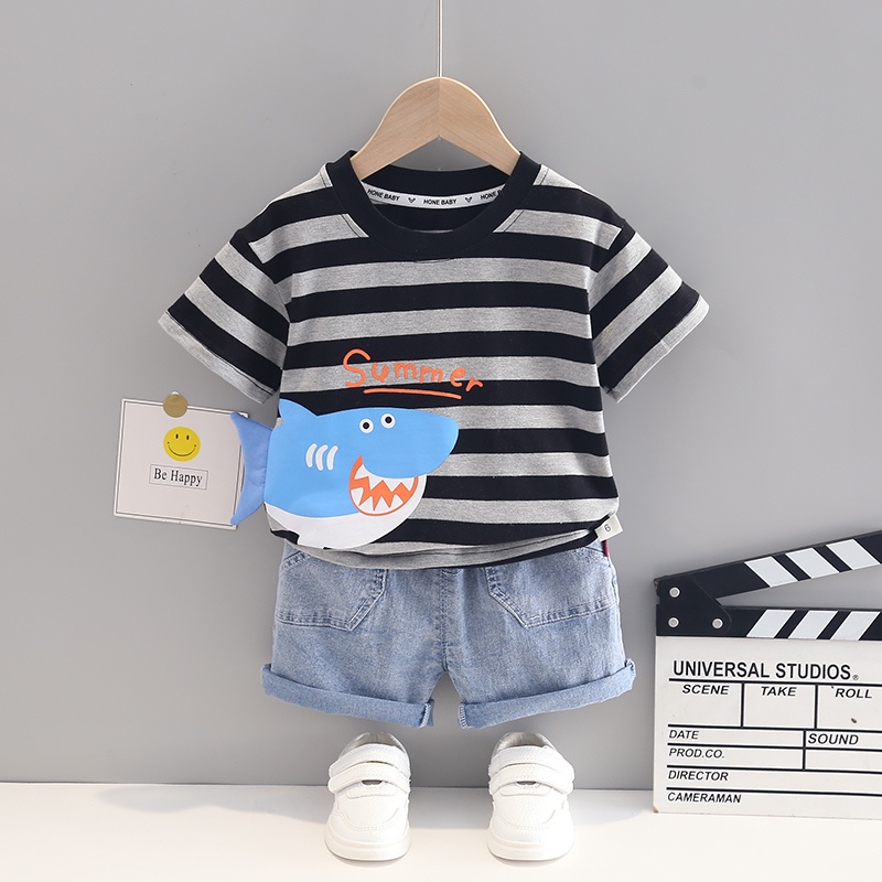 Bộ Áo Thun Ngắn Tay Cổ Tròn Kẻ Sọc + Quần Short Denim In Hình Cá Mập Ba Chiều Thời Trang Mùa Hè Dành Cho Trẻ Size 80-120cm