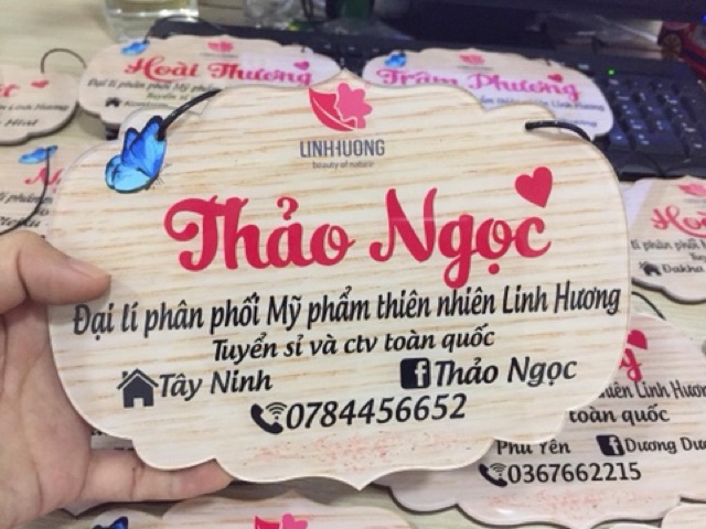 Bảng hiệu shop mica in hình ghi chữ theo yêu cầu của khách lau chùi thoải mái giá sỉ tận xưởng chỉ từ #60k