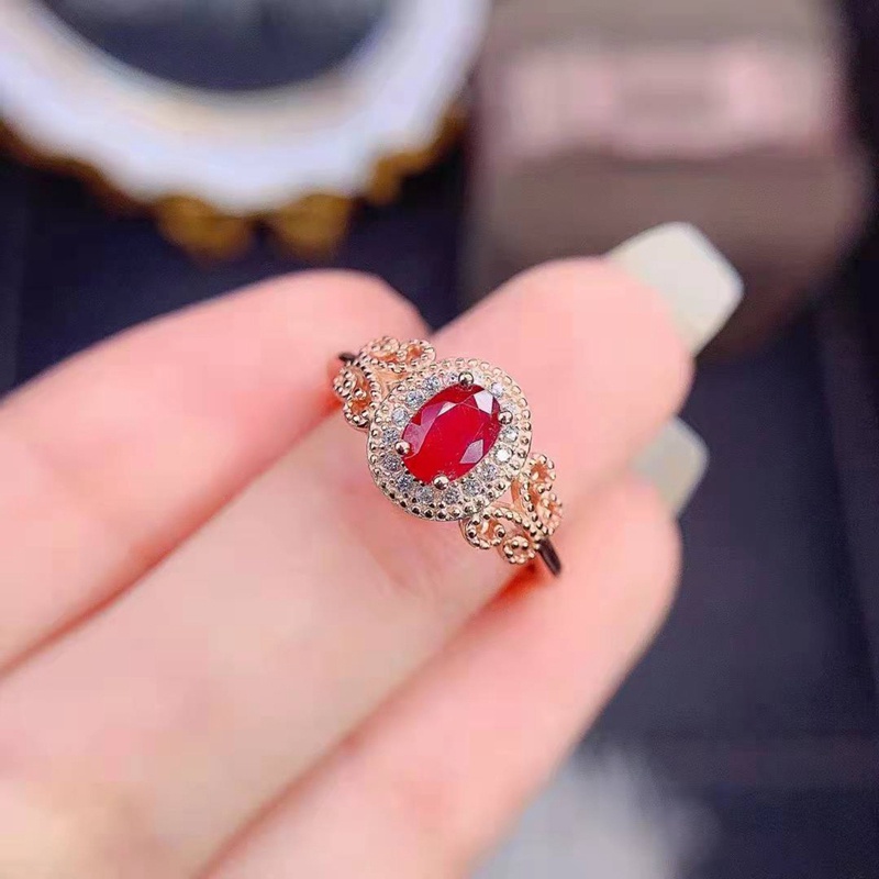 Nhẫn Đính Hôn Đính Đá Zircon Đỏ Hình Oval Sang Trọng