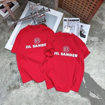 Áo phông nữ màu Đỏ fom rộng nổi bật