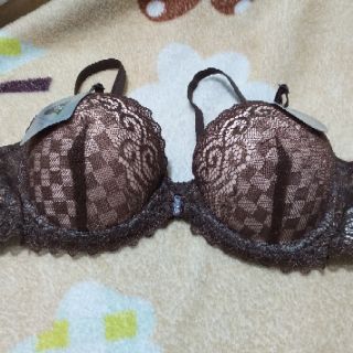 ( XẢ)NGỰC REN CÀI TRƯỚC MÚT MỎNG ( KHÔNG TEM MẠC)