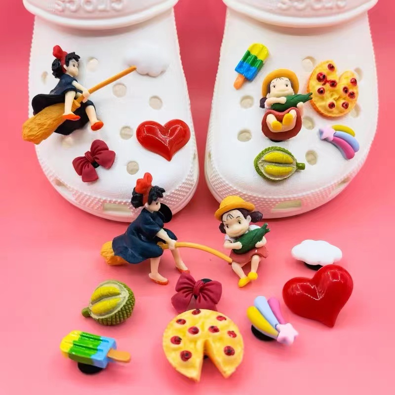 Set 10 Dép Crocs Charms Hayao Miyazaki Hình Phù Thủy Ba Chiều Phối Nút Trang Trí