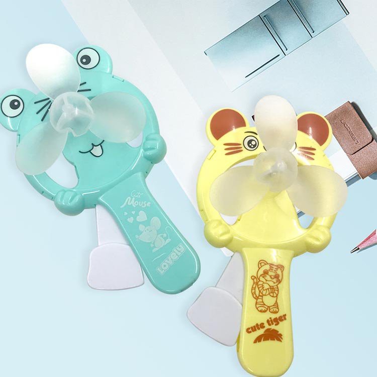 Quạt nhựa bóp tay mini phù hợp cho mọi lứa tuổi