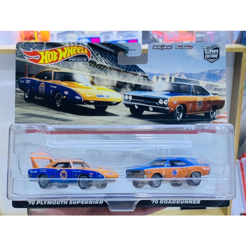 Hobby Store xe mô hình Hot Wheels Premium Pack 2 Plymouth Superbird - RoadRunner (Hàng độc quyền Target)
