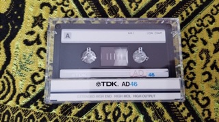 Băng ghi âm cassette trắng