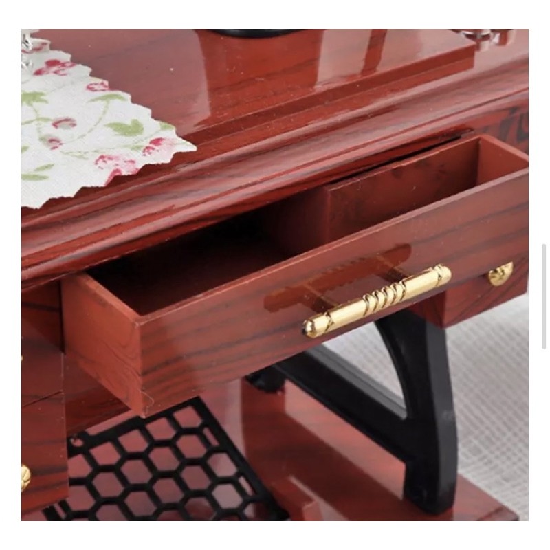 Mô hình máy may mini kiêm hộp nhạc